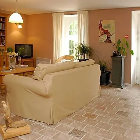 Guest house La Maison Vieille Maison D'Hotes & Gites