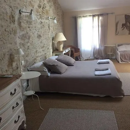 Konukevi La Maison Vieille Maison D'Hotes & Gites 3*